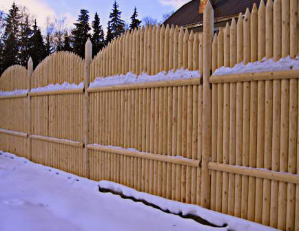 Забор-частокол на даче: надежная защита и колоритный внешний вид