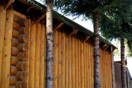 Забор-частокол на даче: надежная защита и колоритный внешний вид