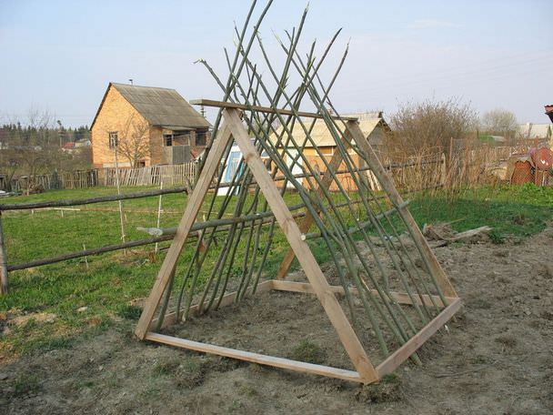 Как сделать шалаш из досок: постройка детского деревянного вигвама, двухскатного шалаша и хозблока