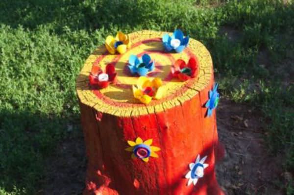 Как украсить стволы деревьев