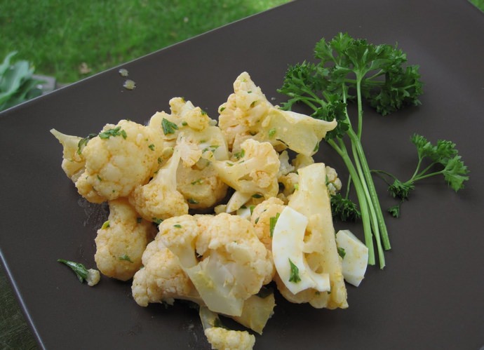 Регулярное употребление блюд на основе цветной капусты минимизирует риск появления кожных заболеваний, включая осень распространённую в разных возрастных группах болезнь себорея