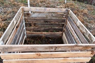 Готовый ящик из дерева, в котором мы будем готовить компост для удобрения сада и огорода