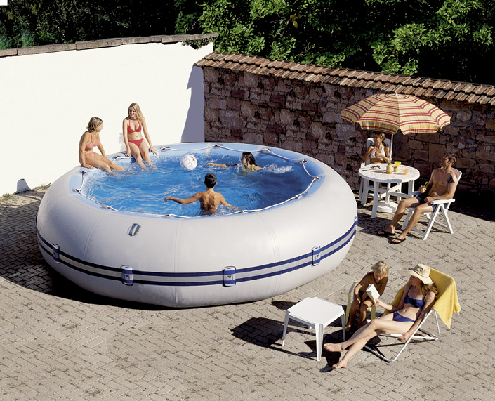 Надувной бассейн: простые радости на даче