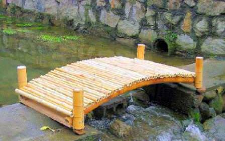 Садовый мостик - оригинальное украшение дачной территории