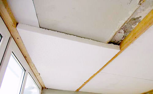 Утепляем потолок веранды на даче пенополистиролом или пенопластом, хотя можно использовать и минеральную вату