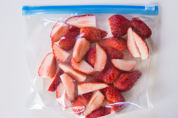 Хранить ягоды нужно при температуре 18-22 градуса ниже нуля