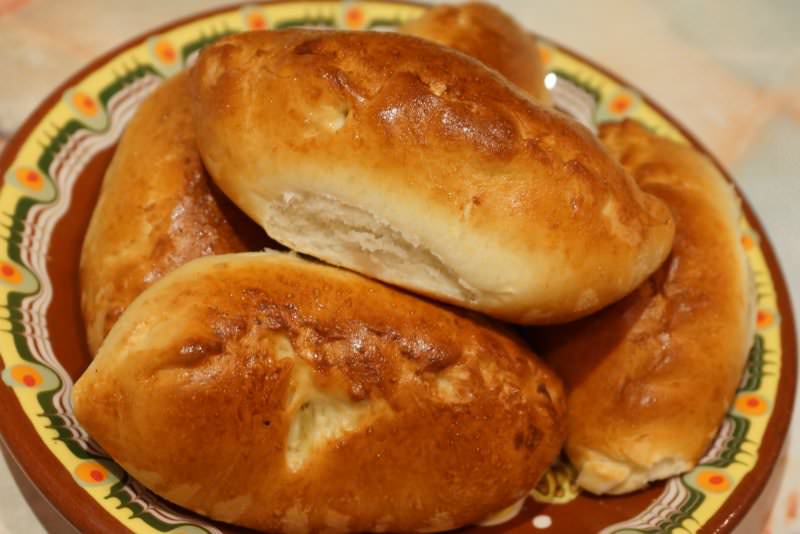 начинка для пирожков квашеная капуста с яйцом. fvgyujjuyi. начинка для пирожков квашеная капуста с яйцом фото. начинка для пирожков квашеная капуста с яйцом-fvgyujjuyi. картинка начинка для пирожков квашеная капуста с яйцом. картинка fvgyujjuyi. Пирожки являются одним из популярнейших видов выпечки по нескольким причинам. Они вкусны, удобны, сытны, их можно делать из разного вида теста с самыми разными наполнителями. Начинка для пирожков с капустой и яйцом обходится недорого, и времени на ее приготовление много не требуется. Однако изделия с ней получаются сочными, нежными, сытными и нравятся почти всем. Несмотря на простой состав, яично-капустная начинка для пирогов и пирожков может быть приготовлена по нескольким рецептам, каждый из которых позволяет получить уникальное блюдо.