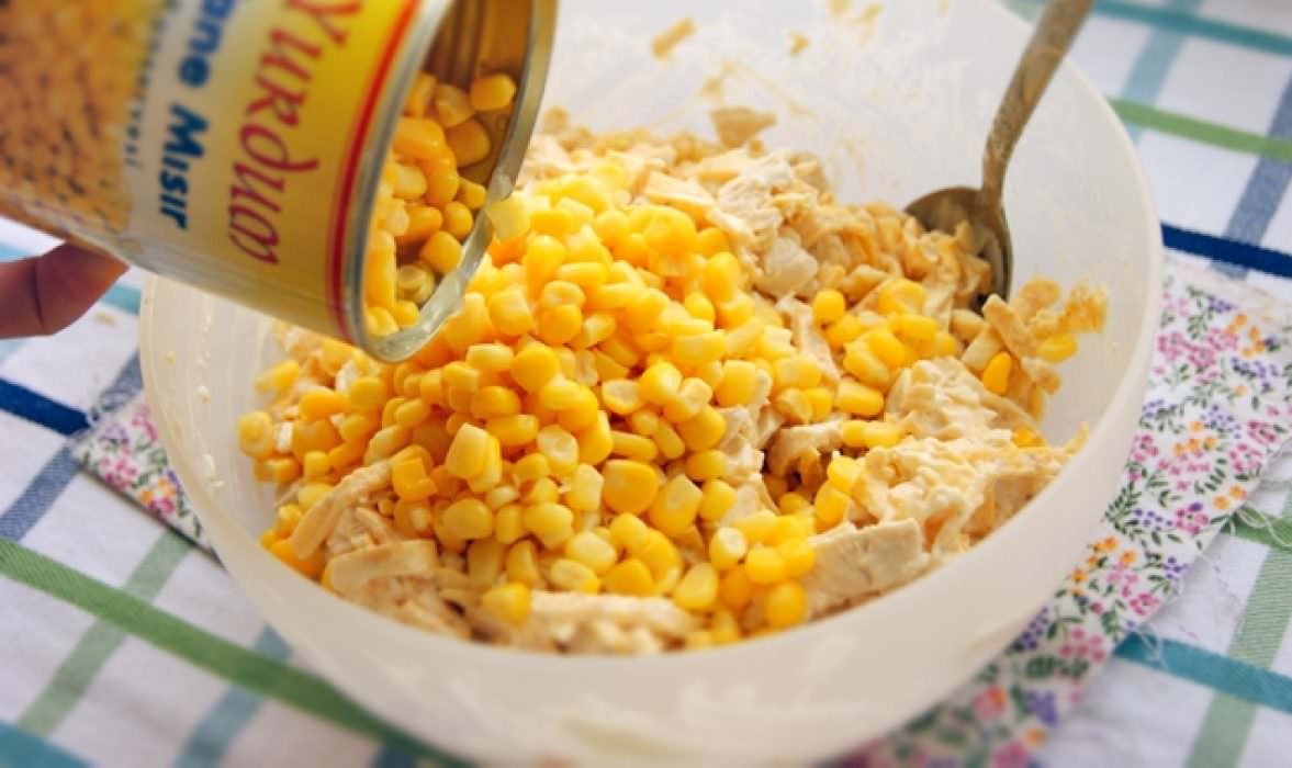 Салат просто готовится