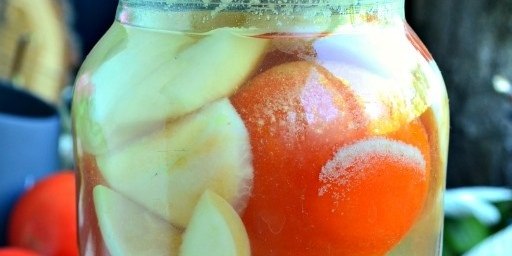 Маринованные подобным способом помидоры удивят приятным, не слишком кислым, но в меру острым вкусом