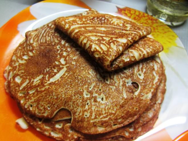 В результате нехитрых действий вкуснейшие блинчики без молока окажутся на столе, чтобы порадовать всю семью