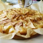 Шарлотка в мультиварке: классический рецепт вкусной выпечки