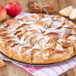 Шарлотка в мультиварке: классический рецепт вкусной выпечки