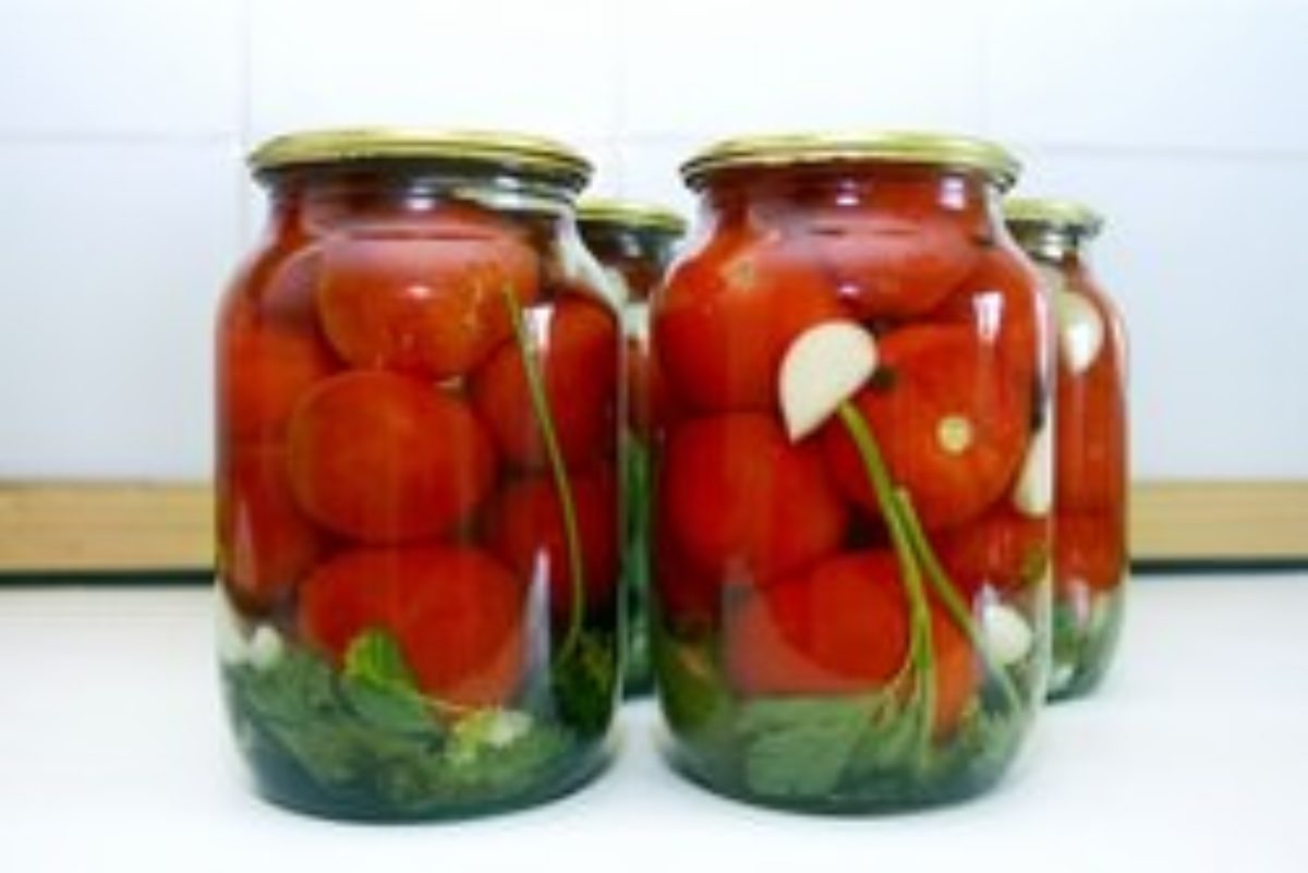 1. Салат с помидорами и луком на зиму
