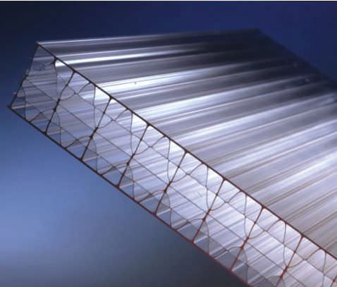 Выбираем сотовый поликарбонат для теплиц на даче